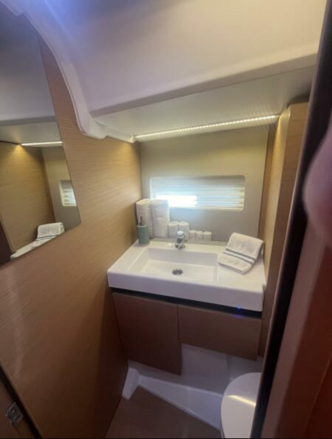 2019-jeanneau-47-3-3bfdb3