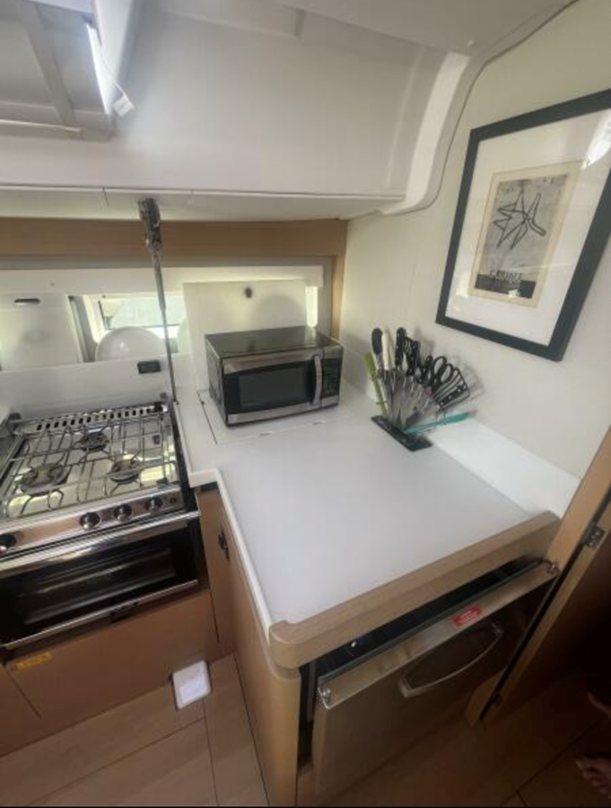 2019-jeanneau-47-3-3bfdb3