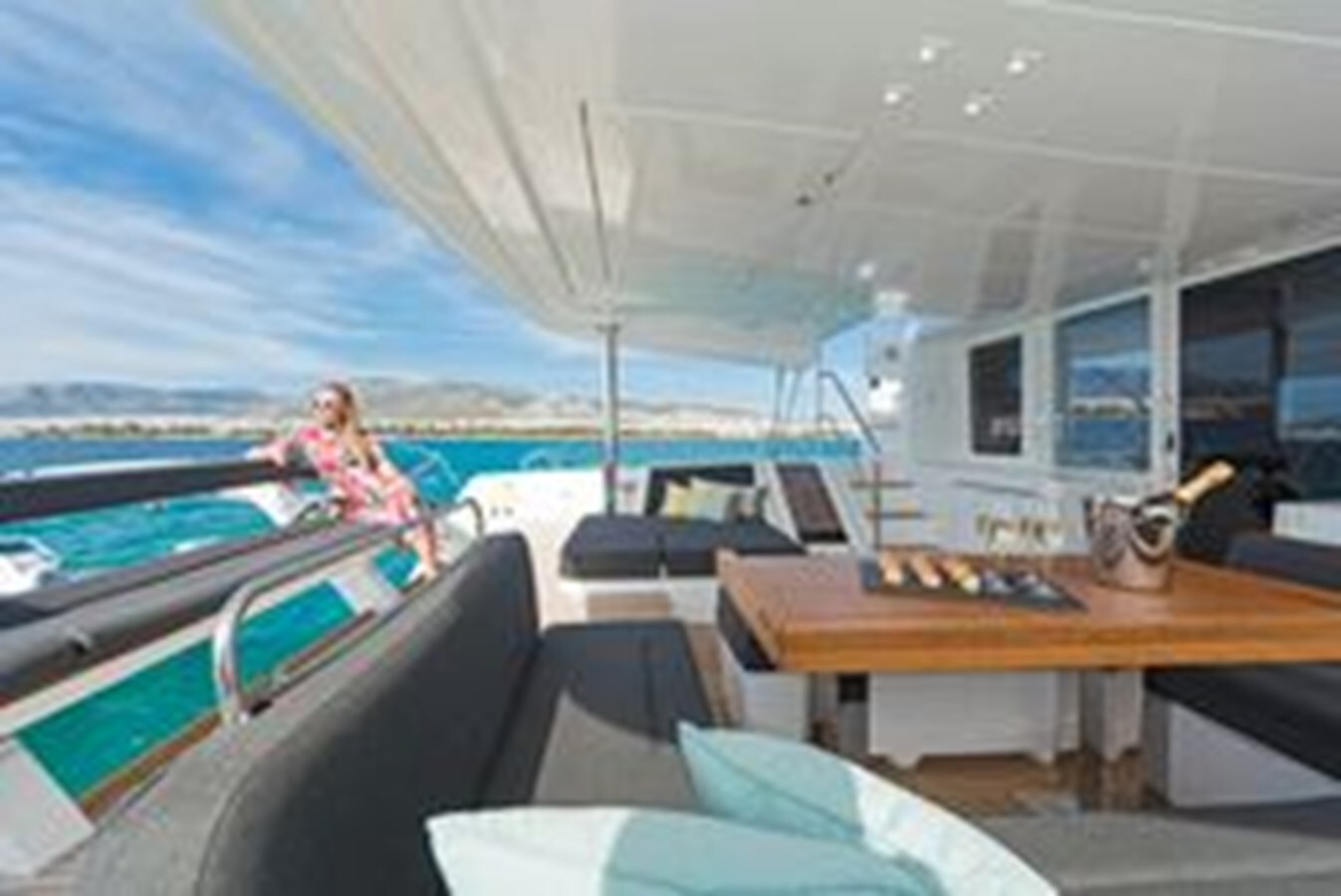 2019-lagoon-52-f04d57