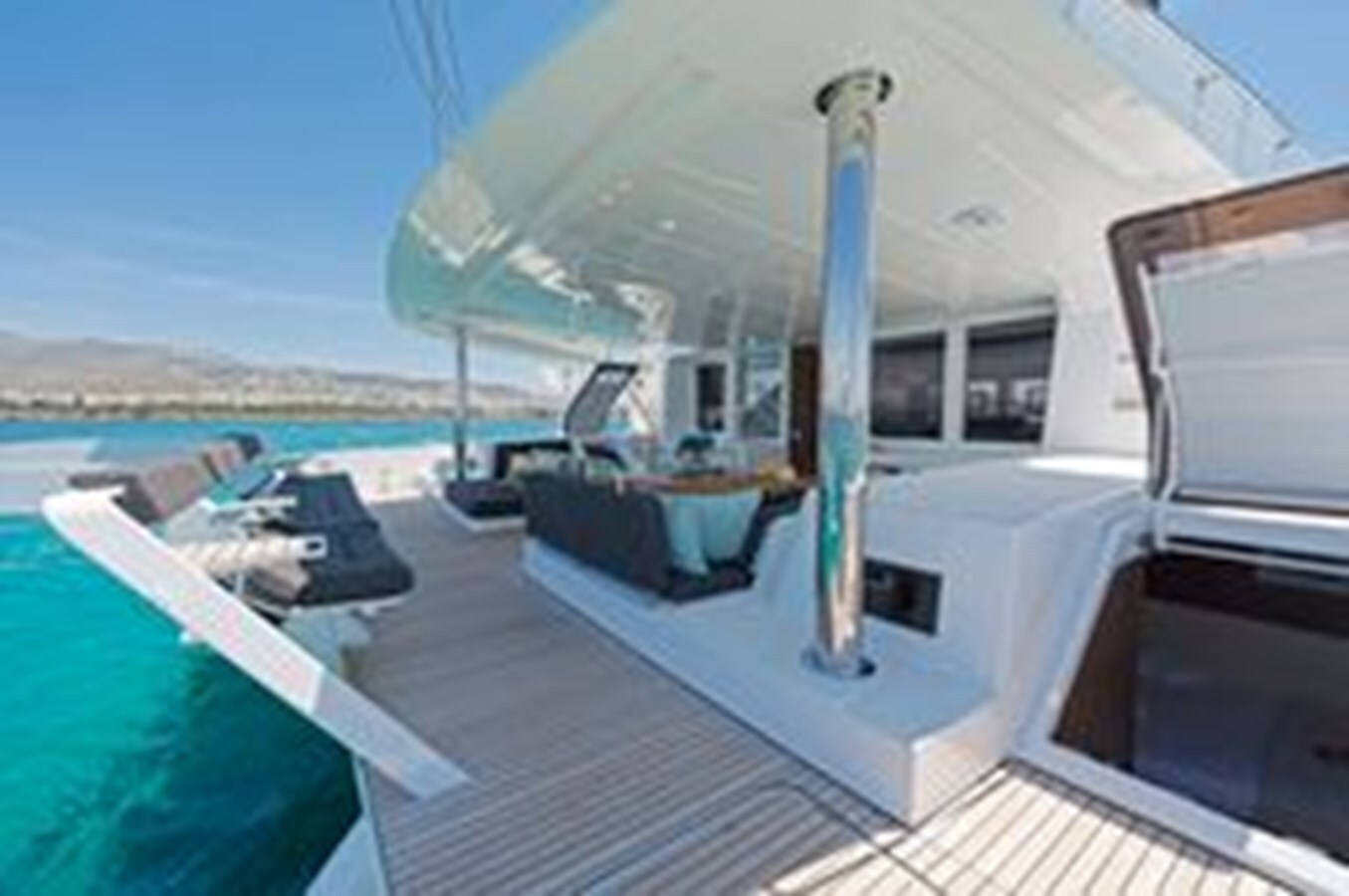 2019-lagoon-52-f04d57