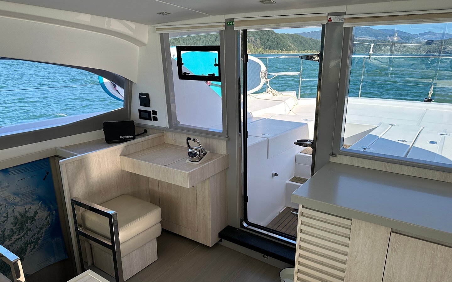 2019-leopard-catamarans-42-8-3d045f