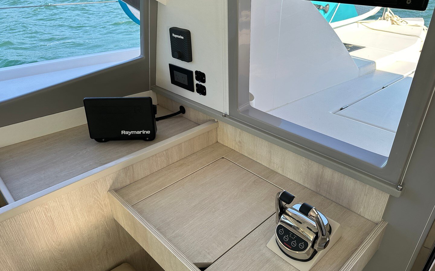 2019-leopard-catamarans-42-8-3d045f