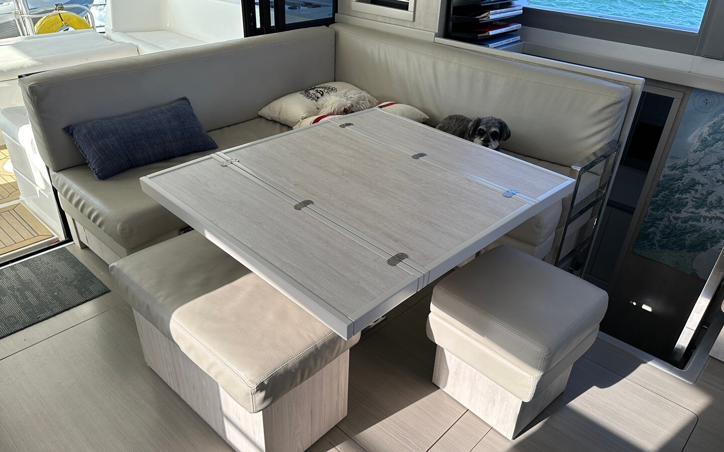 2019-leopard-catamarans-42-8-3d045f