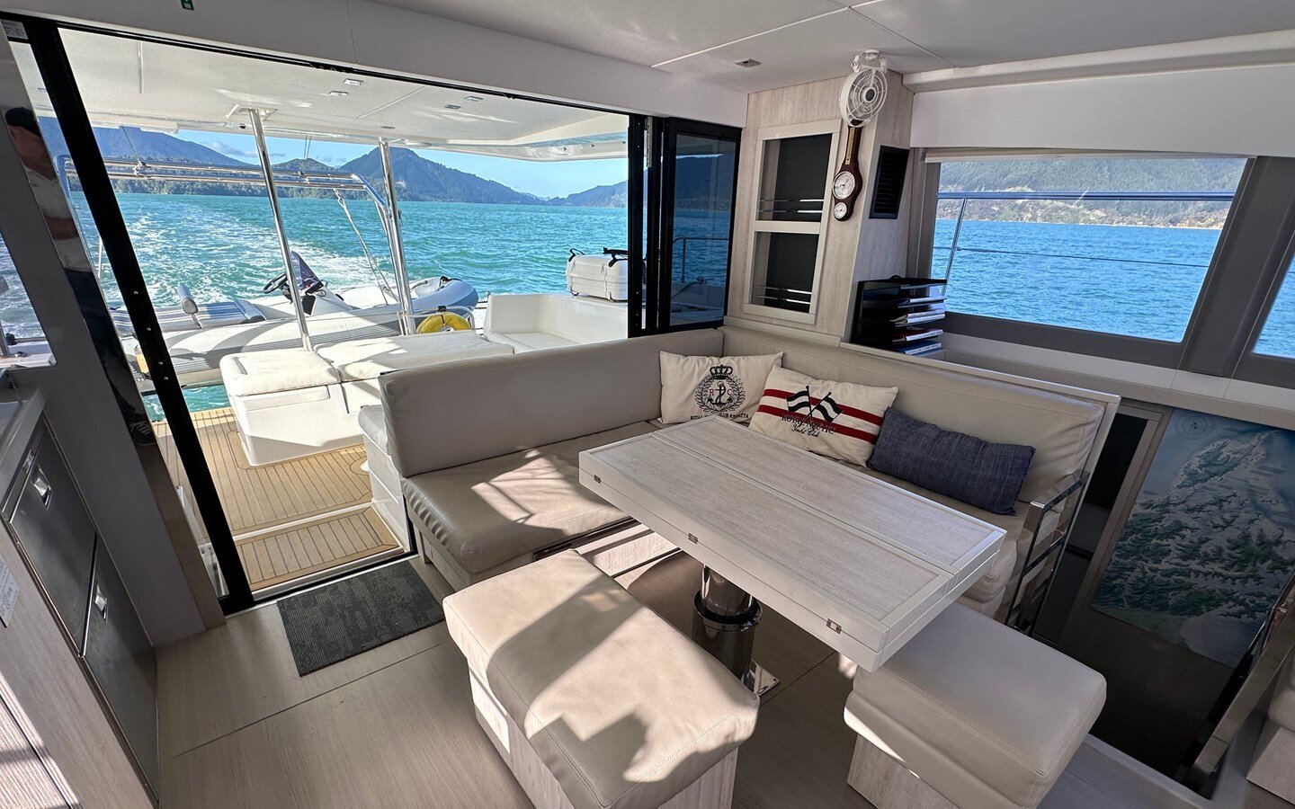 2019-leopard-catamarans-42-8-3d045f