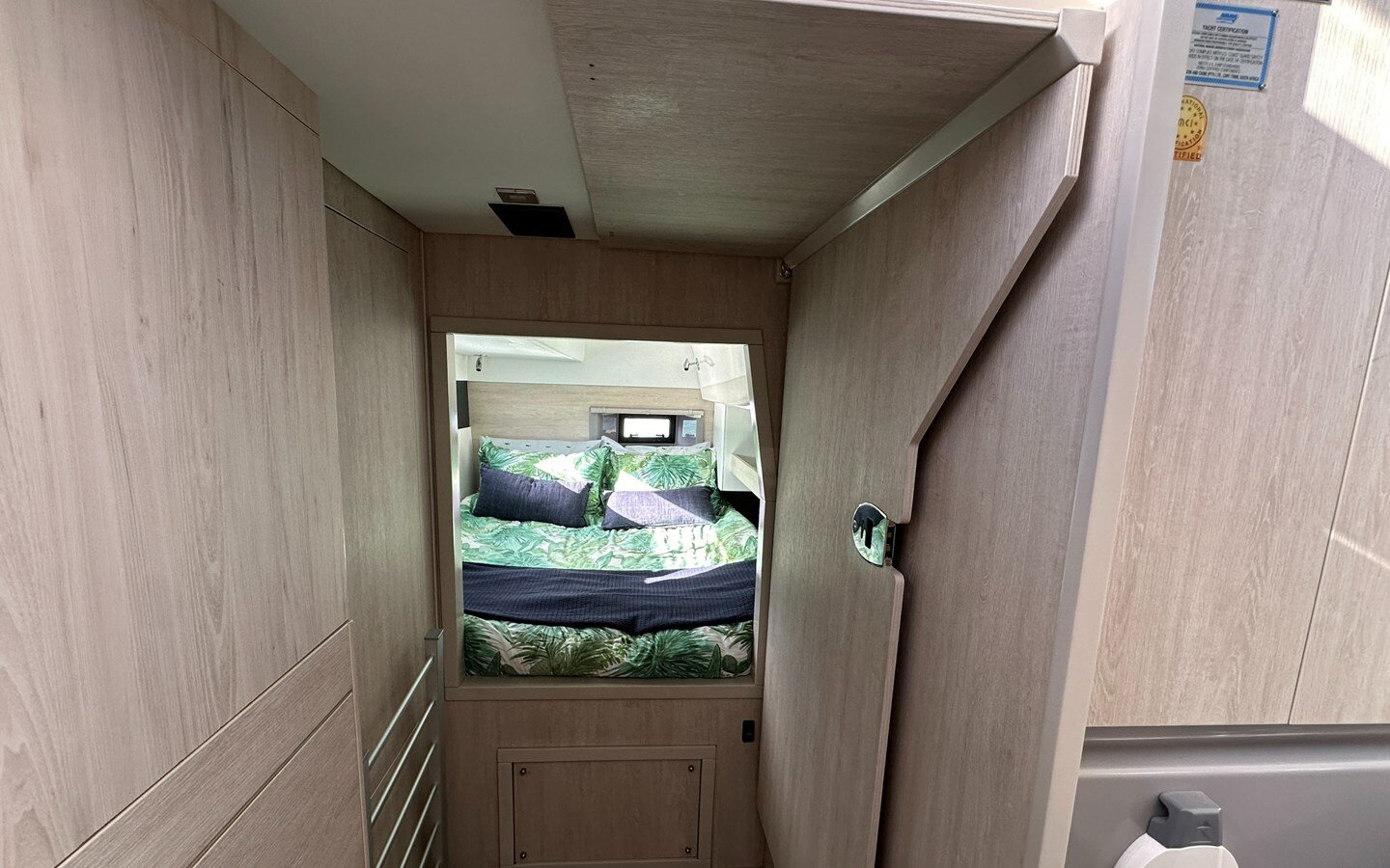 2019-leopard-catamarans-42-8-3d045f