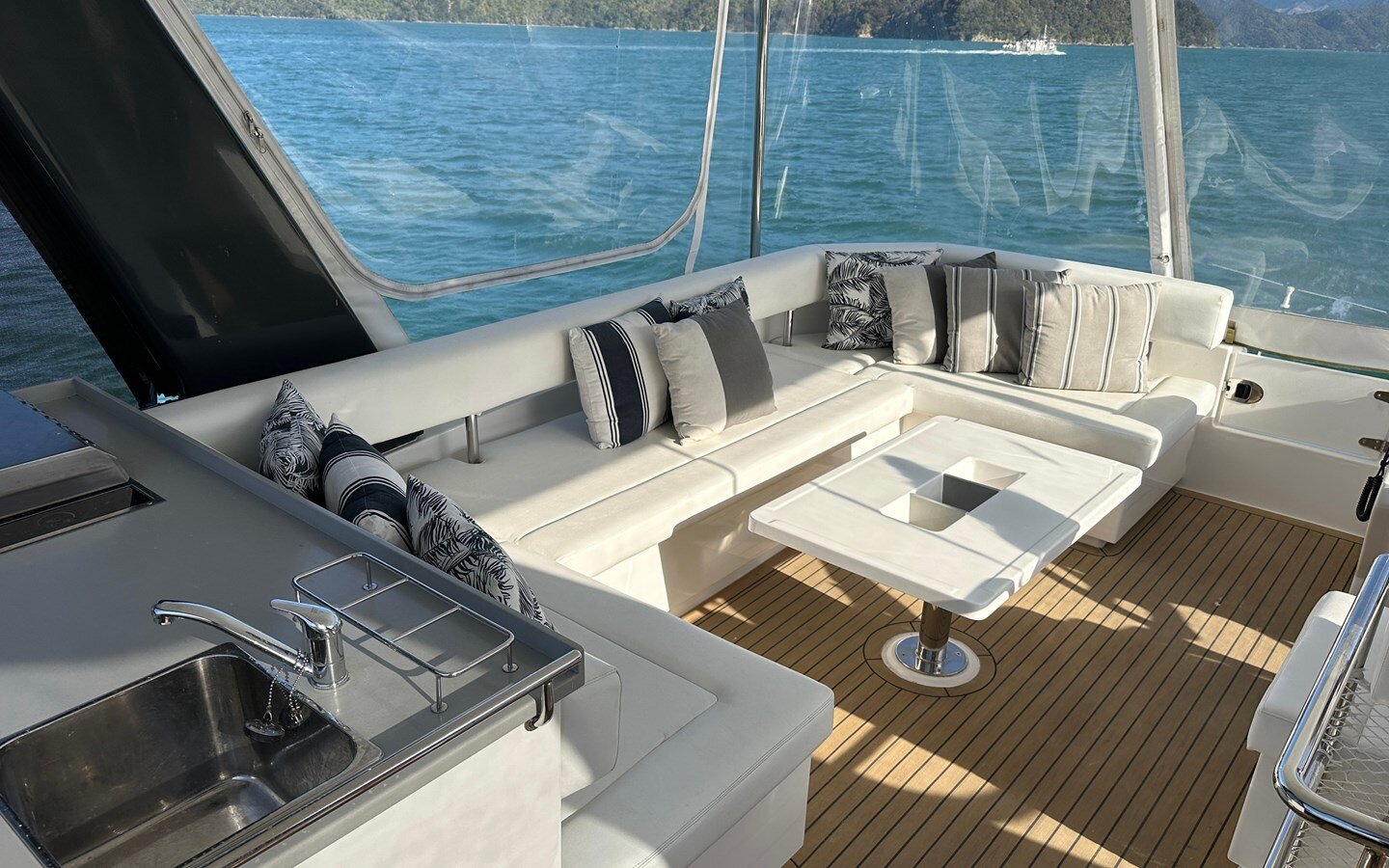 2019-leopard-catamarans-42-8-3d045f