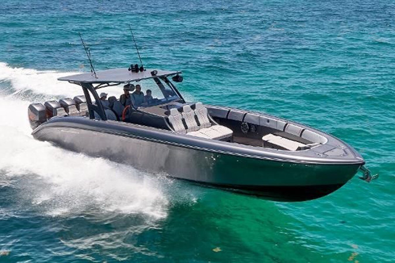 2019-midnight-express-powerboats-43-1-c1af4a