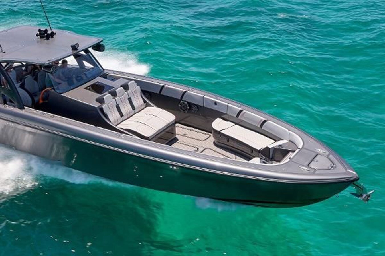 2019-midnight-express-powerboats-43-1-c1af4a