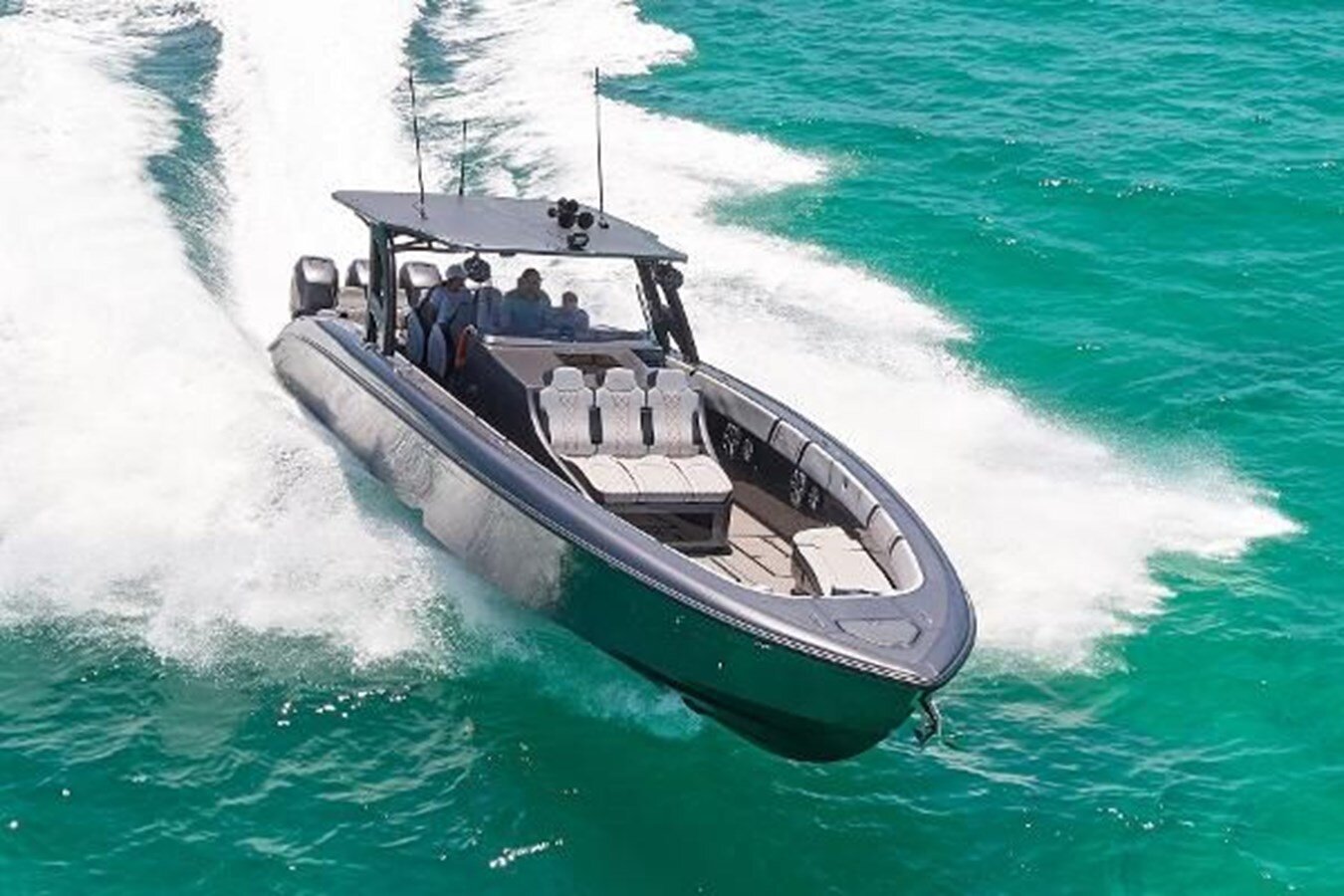 2019-midnight-express-powerboats-43-1-c1af4a