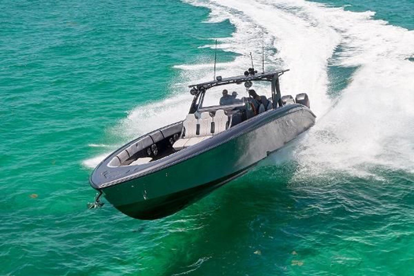 2019-midnight-express-powerboats-43-1-c1af4a