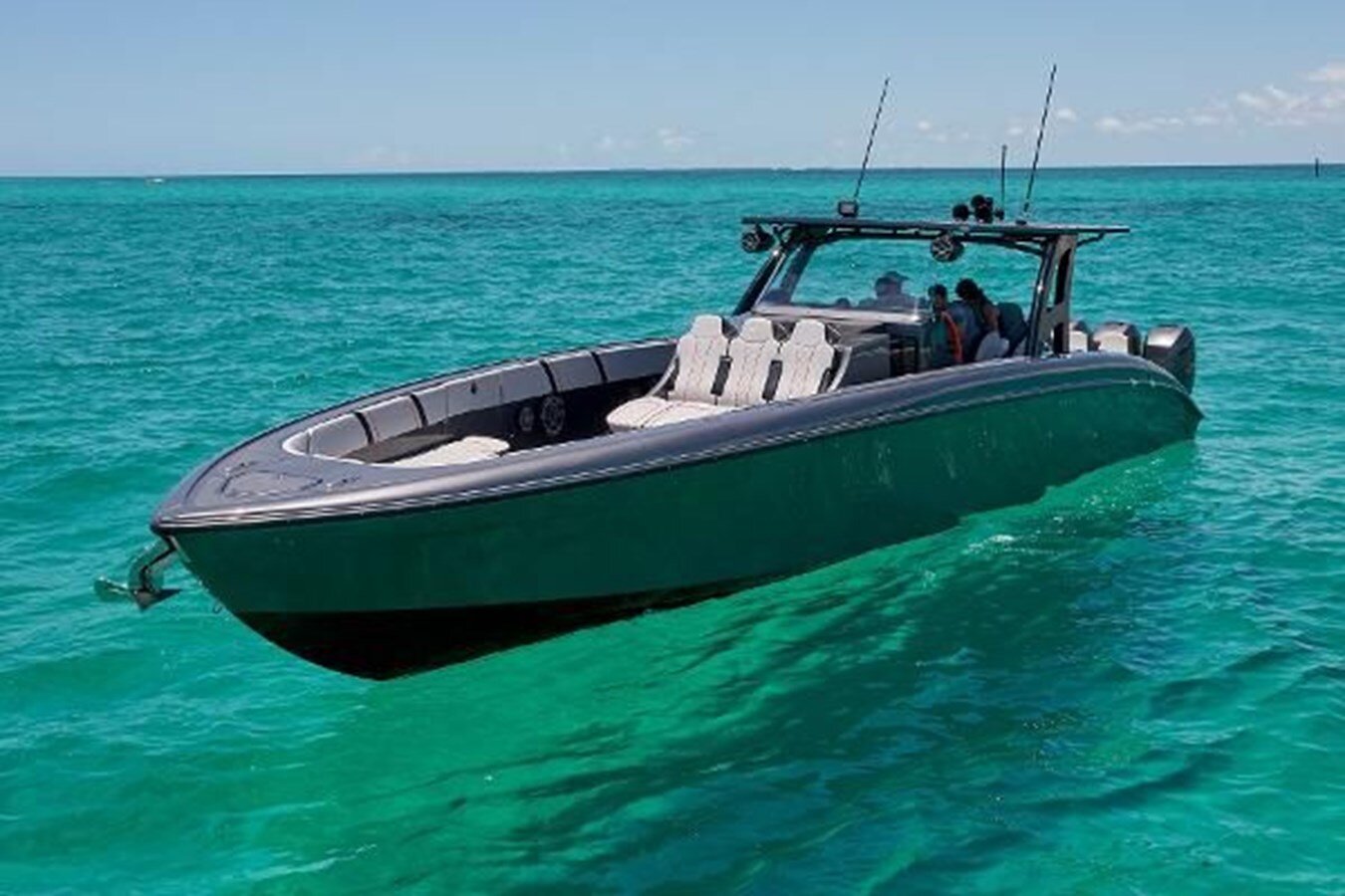 2019-midnight-express-powerboats-43-1-c1af4a