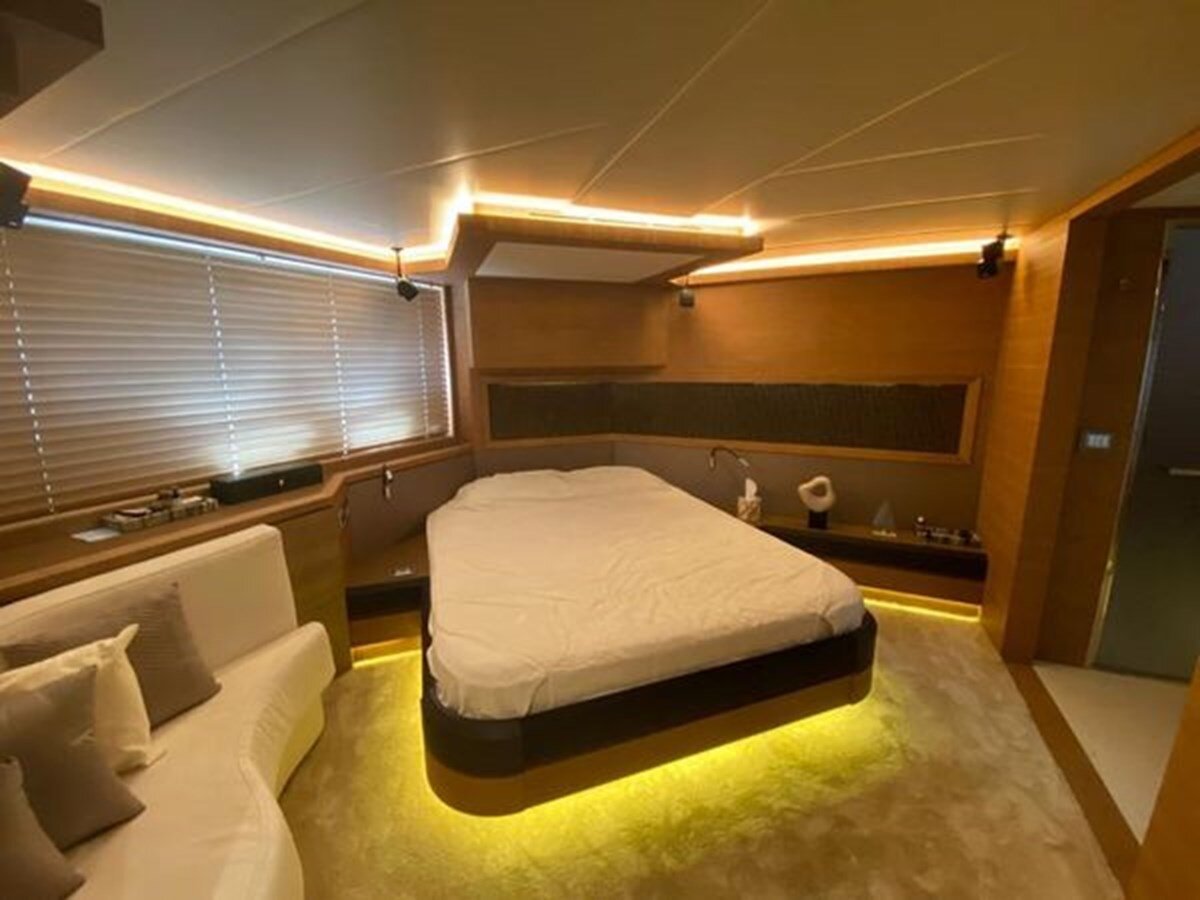 2019-monte-carlo-yachts-75-7-00b90e