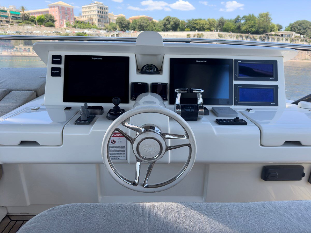 2019-monte-carlo-yachts-75-8-fc0487