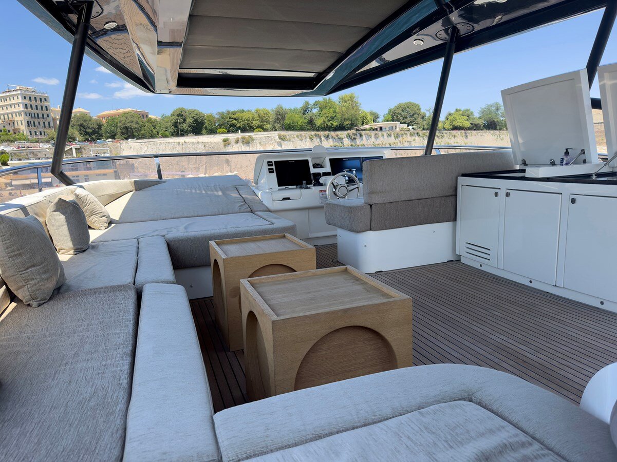 2019-monte-carlo-yachts-75-8-fc0487