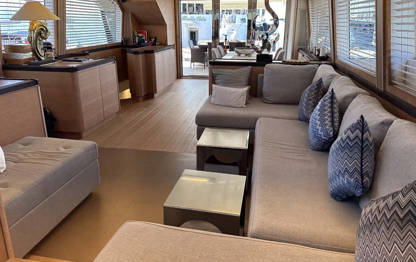 2019-monte-carlo-yachts-75-8-fc0487