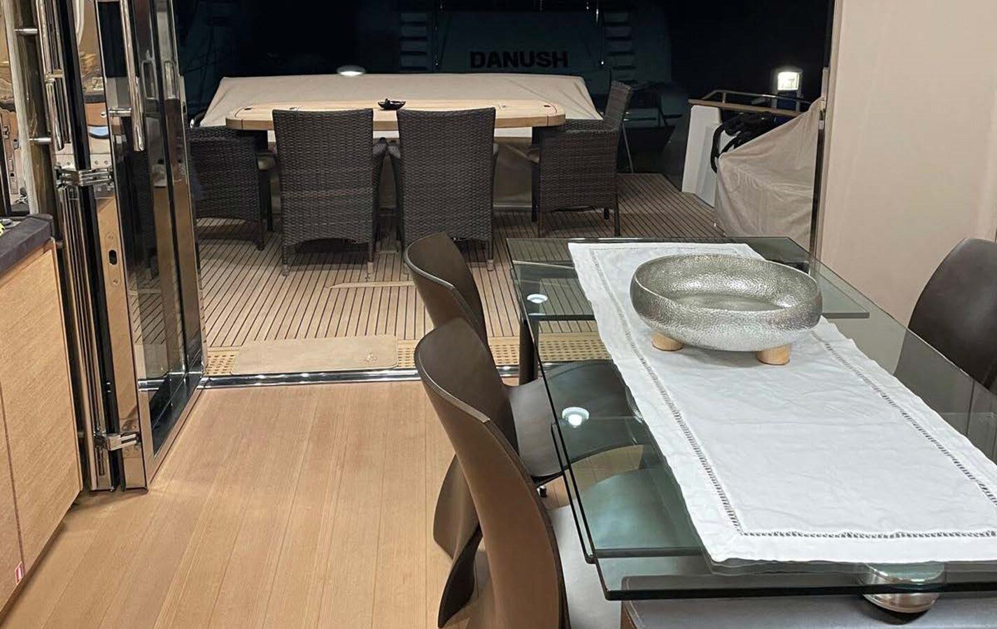 2019-monte-carlo-yachts-75-8-fc0487