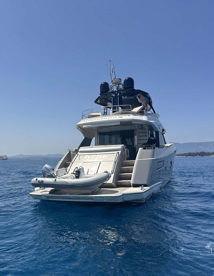 2019-monte-carlo-yachts-75-8-fc0487