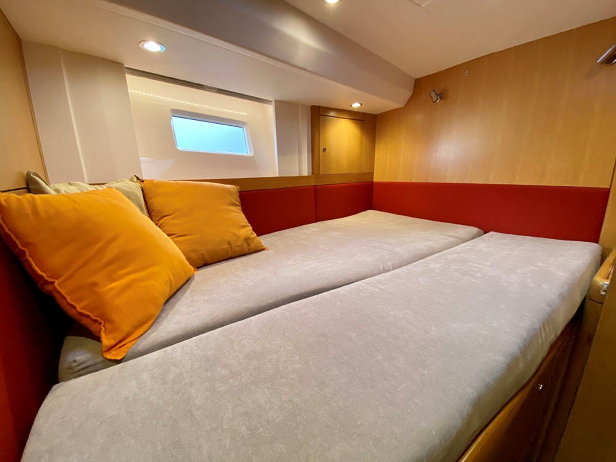 2019-oyster-marine-ltd-63-7-14797d