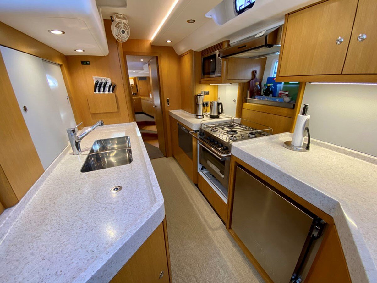 2019-oyster-marine-ltd-63-7-14797d