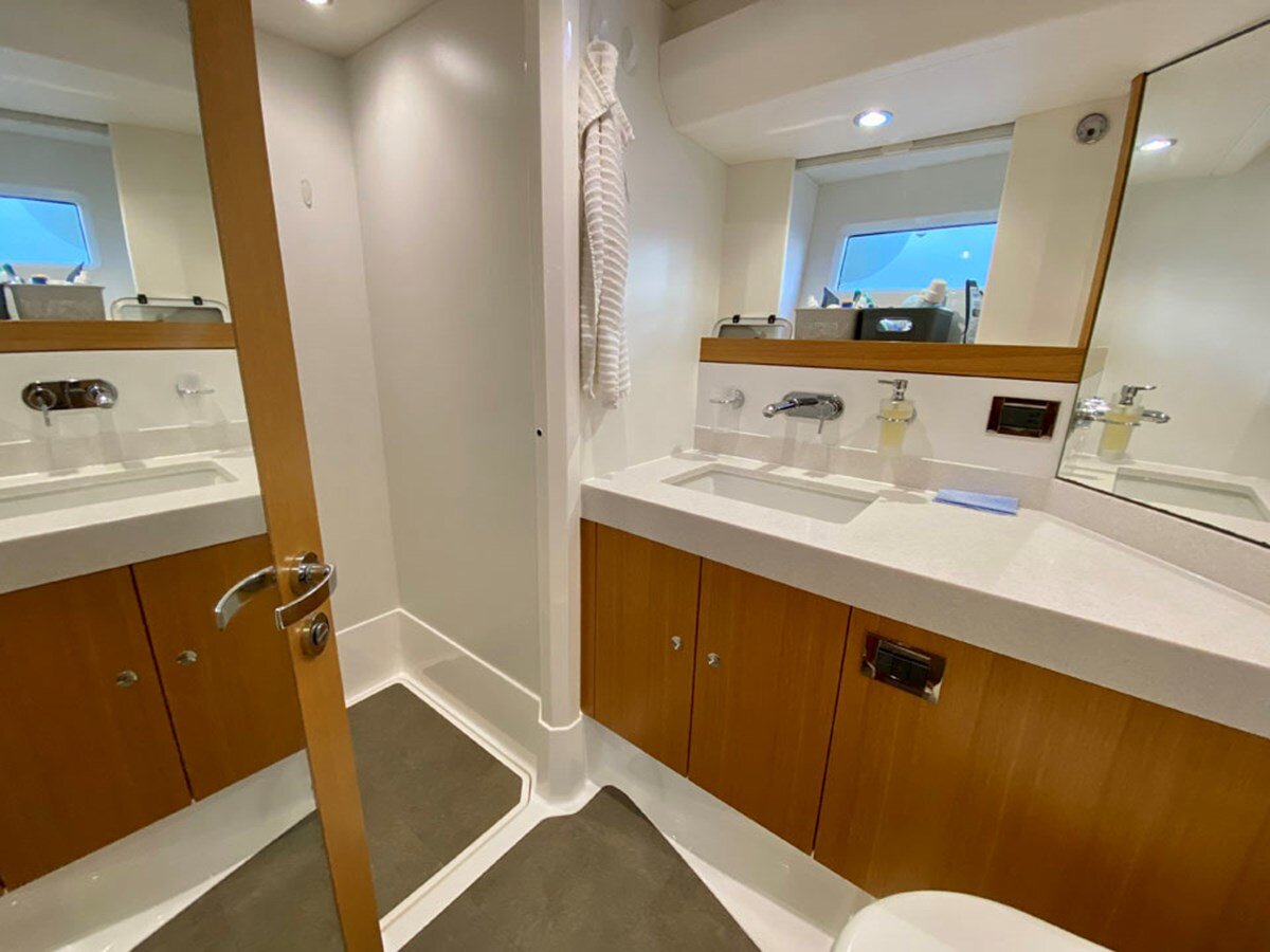 2019-oyster-marine-ltd-63-7-14797d