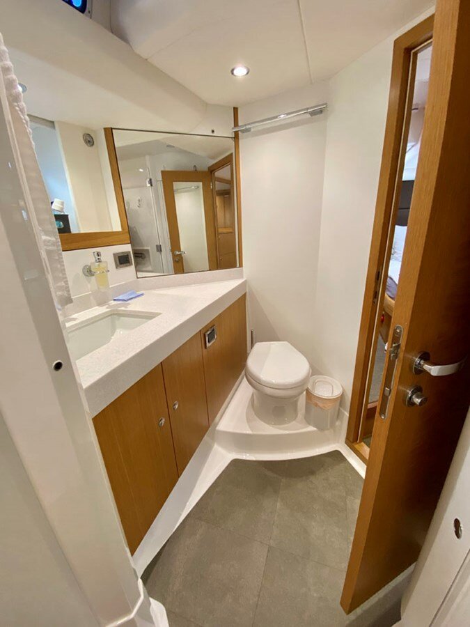 2019-oyster-marine-ltd-63-7-14797d