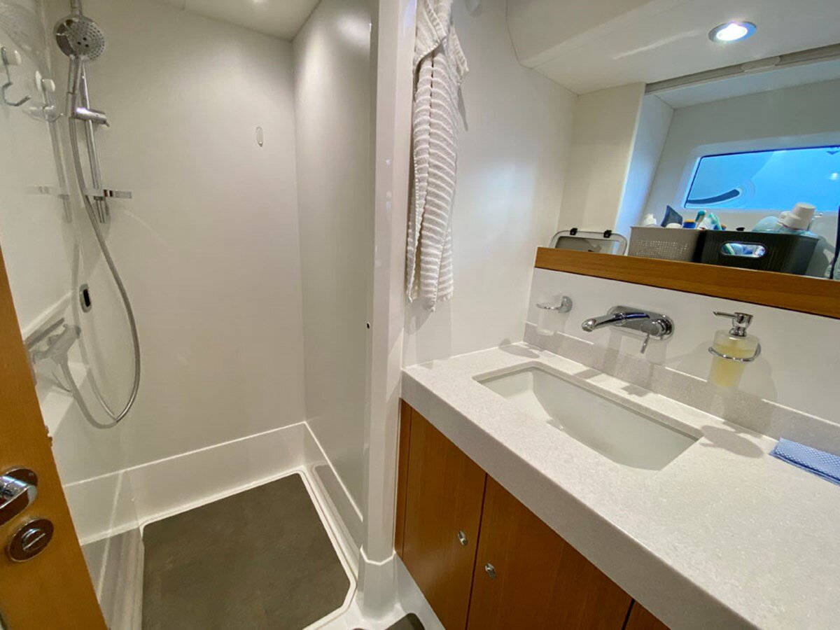 2019-oyster-marine-ltd-63-7-14797d