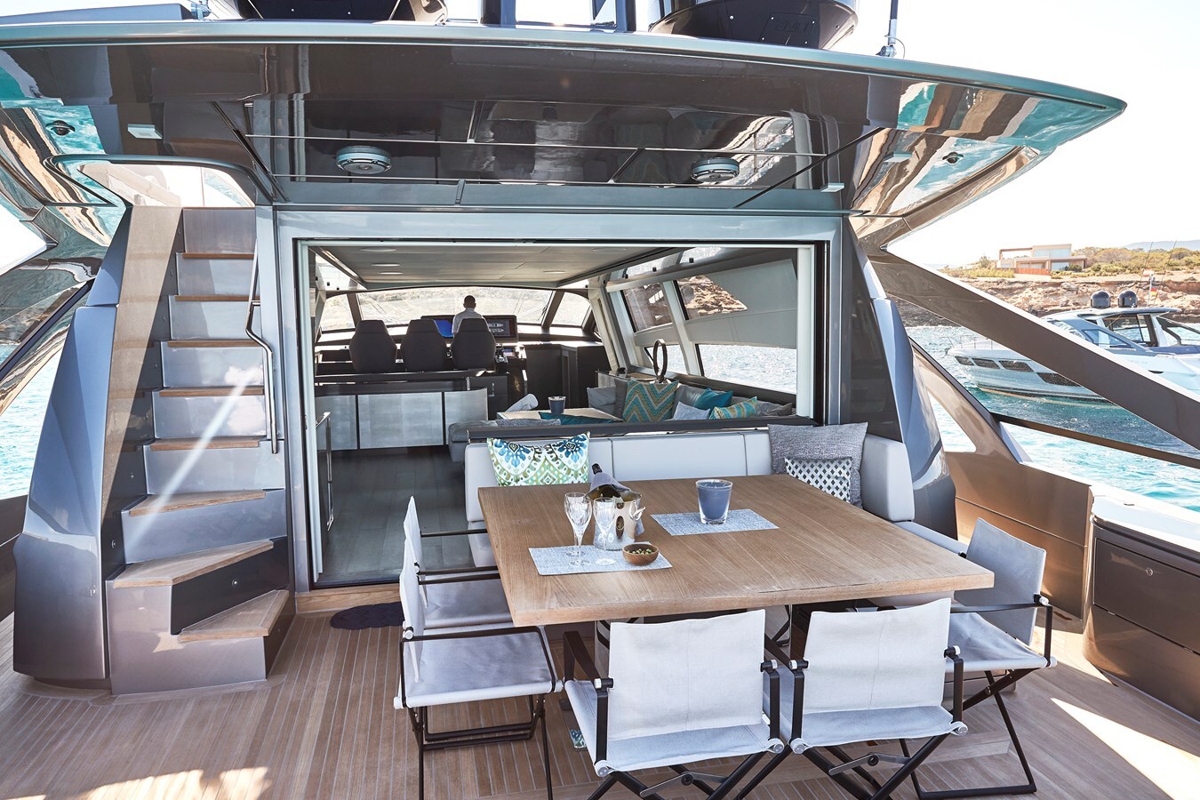 2019-pershing-92-2-9f4944