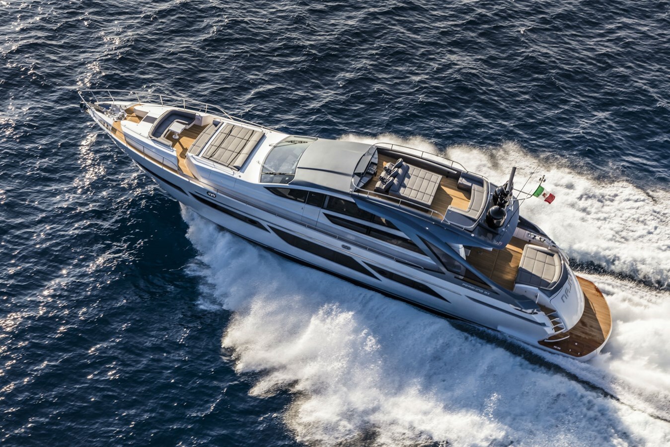 2019 PERSHING 92' 2