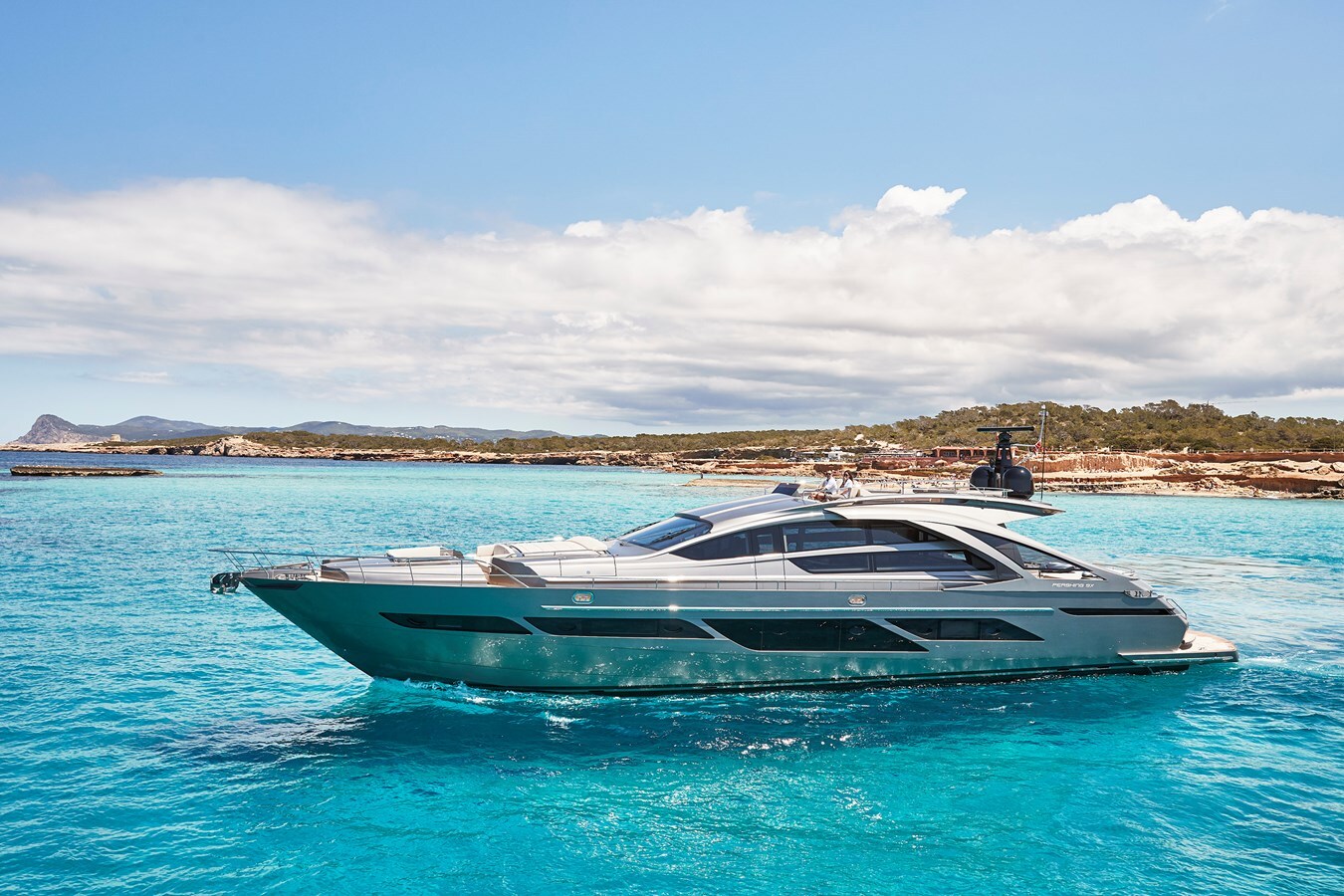 2019-pershing-92-2-9f4944