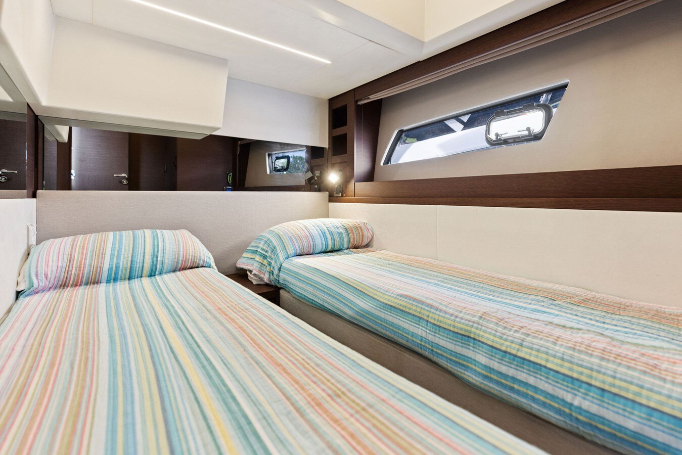 2019-prestige-52-b8f272