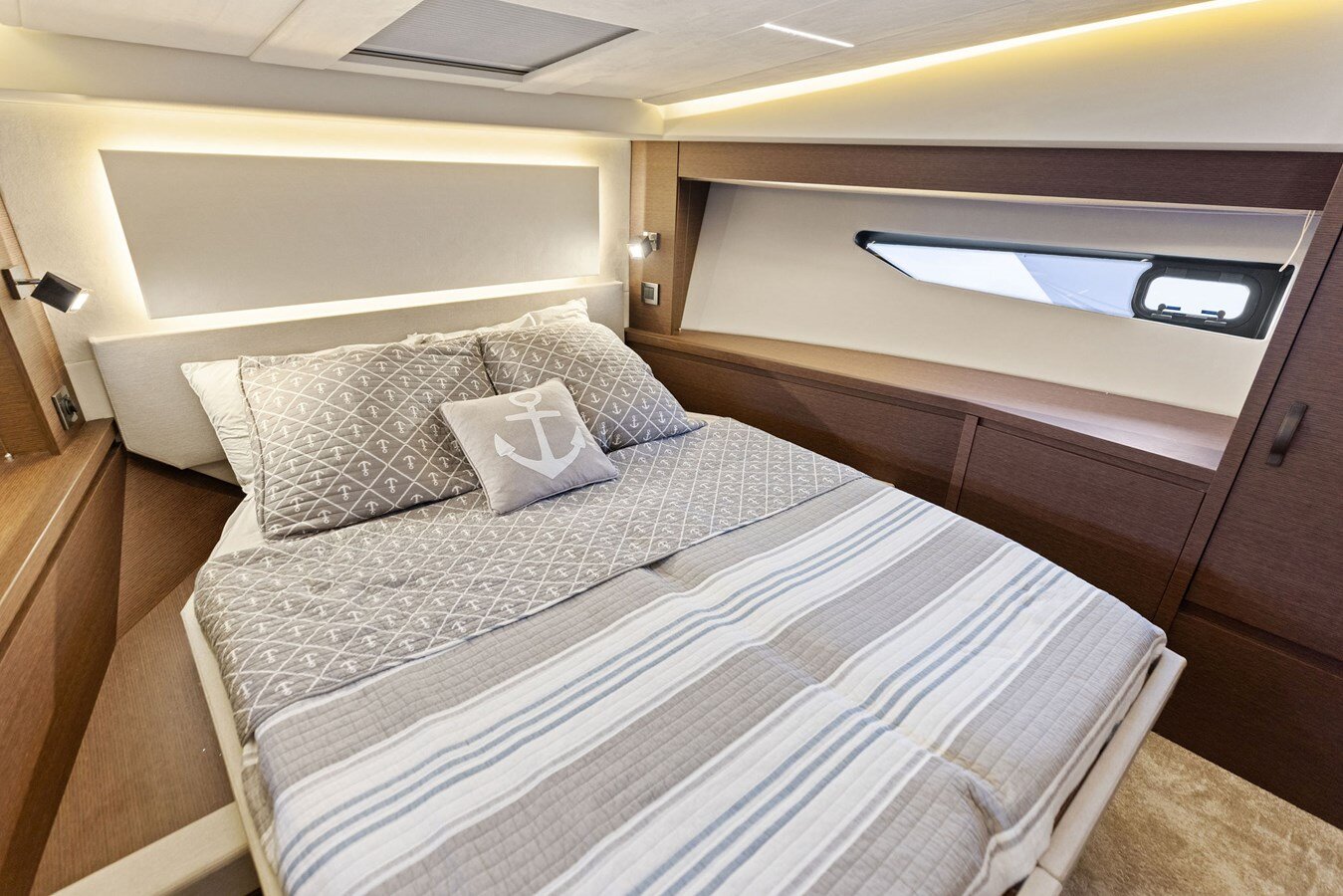 2019-prestige-52-b8f272