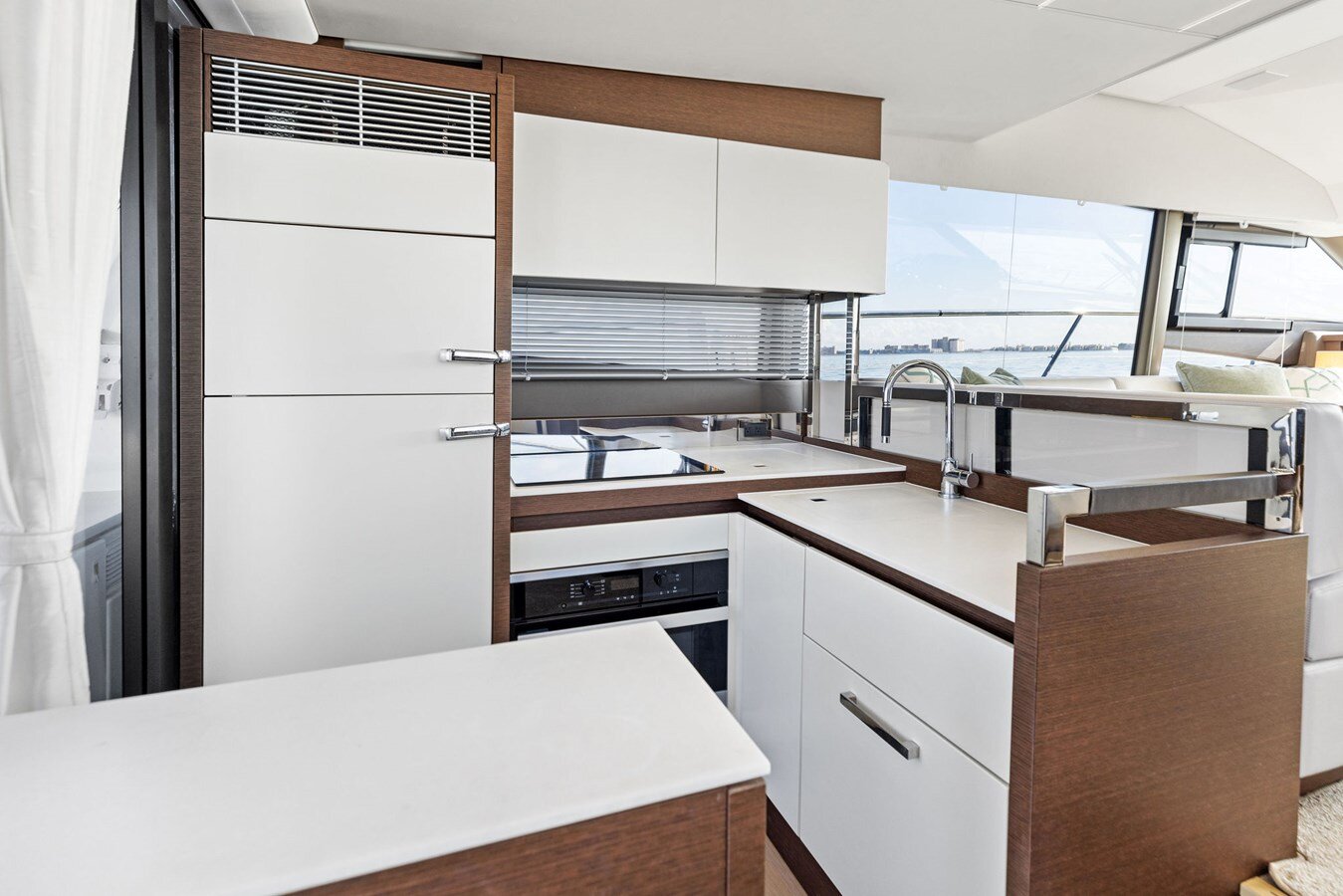 2019-prestige-52-b8f272