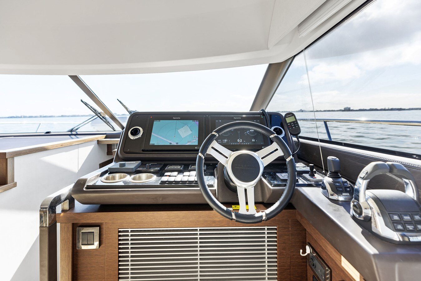 2019-prestige-52-b8f272