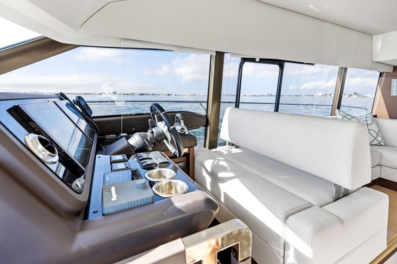 2019-prestige-52-b8f272