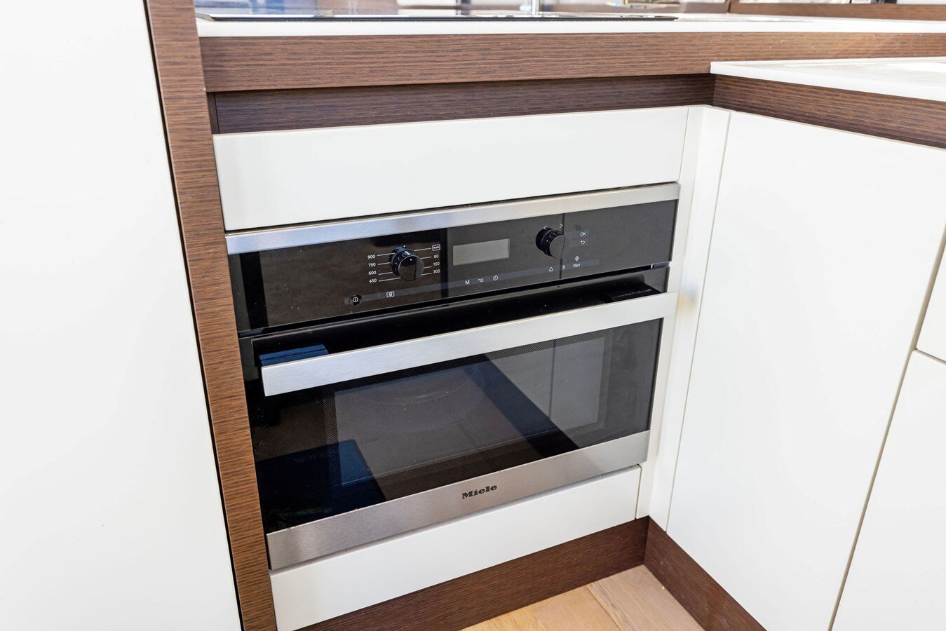 2019-prestige-52-b8f272