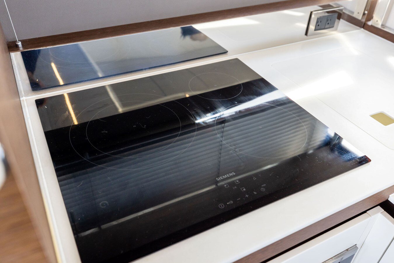 2019-prestige-52-b8f272