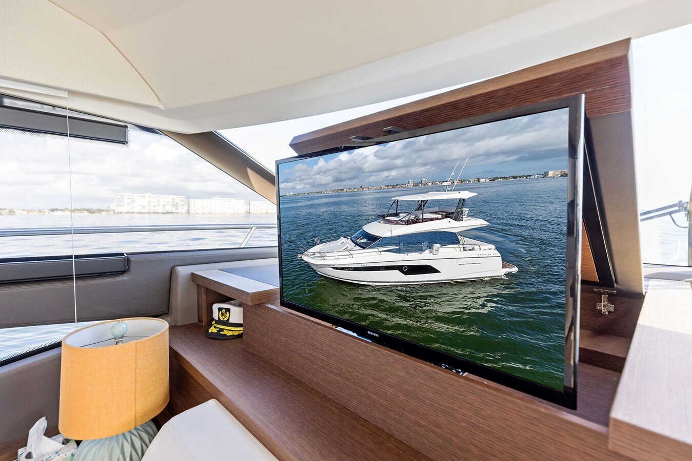 2019-prestige-52-b8f272