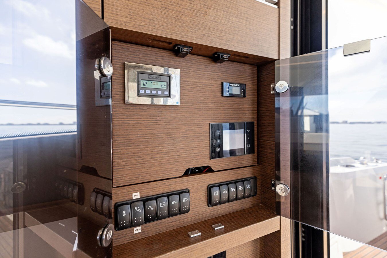 2019-prestige-52-b8f272