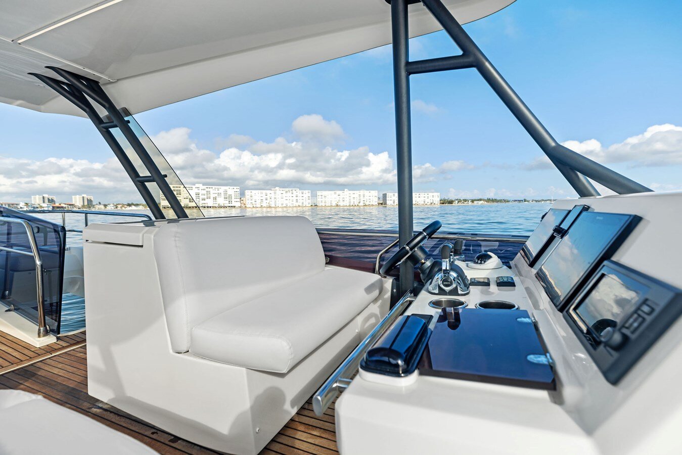 2019-prestige-52-b8f272