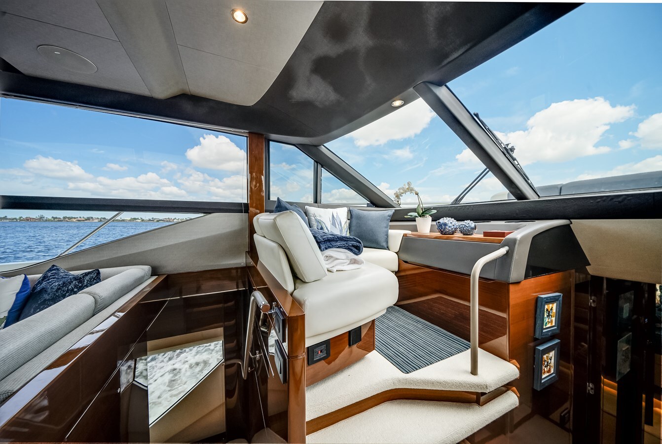 2019-princess-yachts-70-f890fe