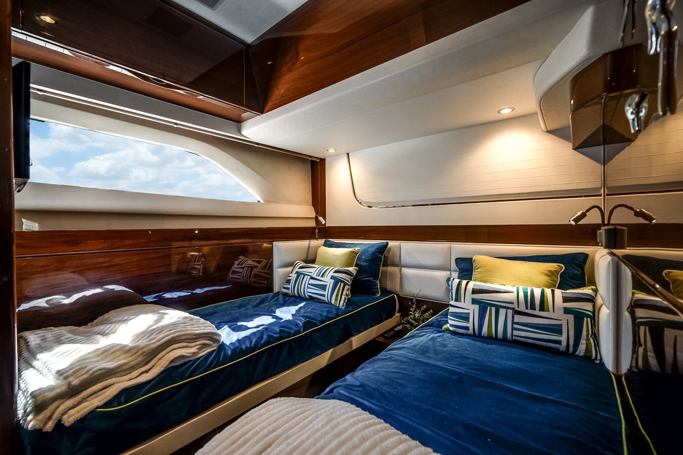 2019-princess-yachts-70-f890fe