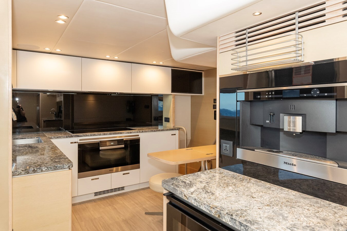 2019-princess-yachts-98-6-4ae178