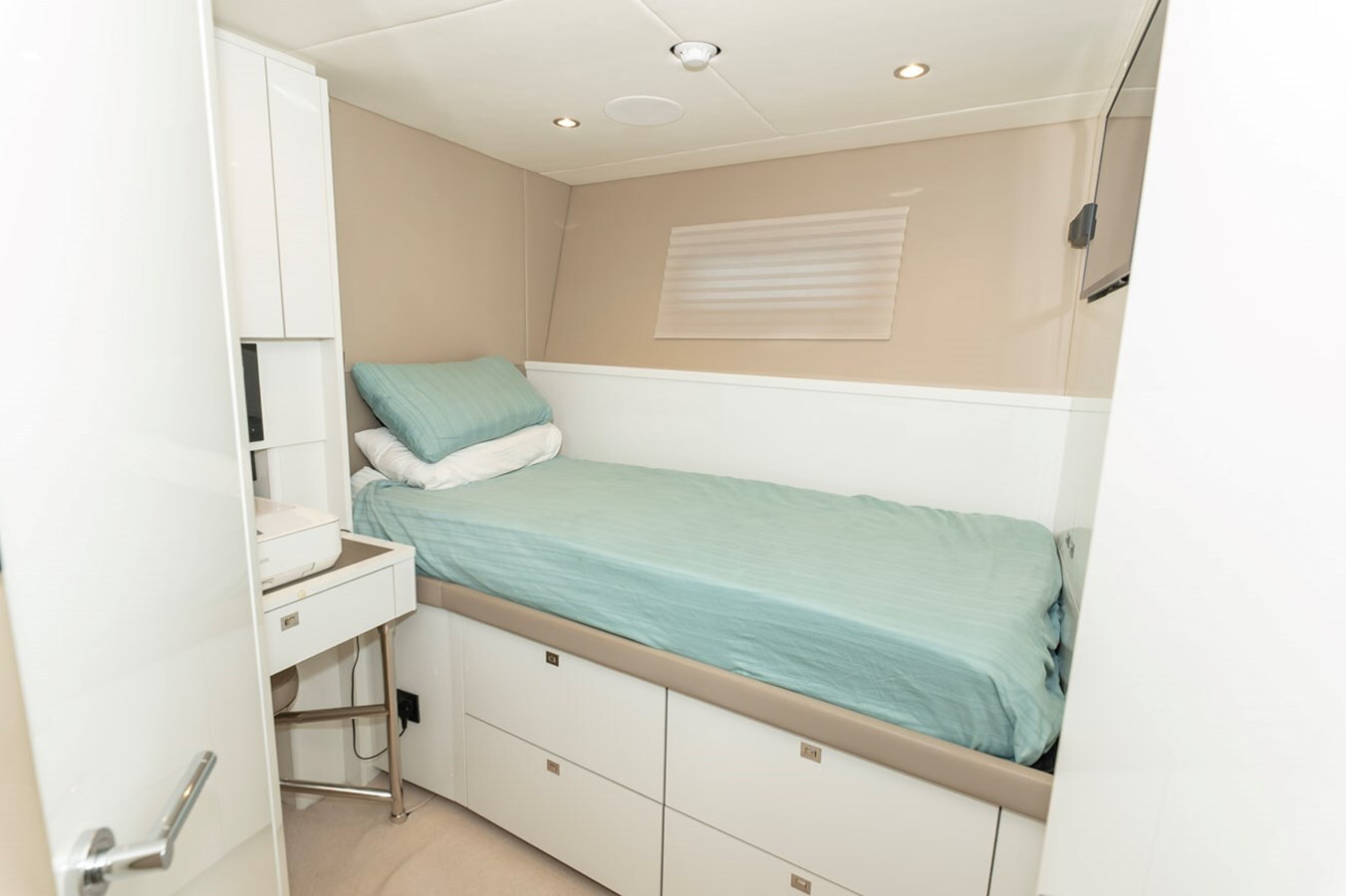 2019-princess-yachts-98-6-4ae178