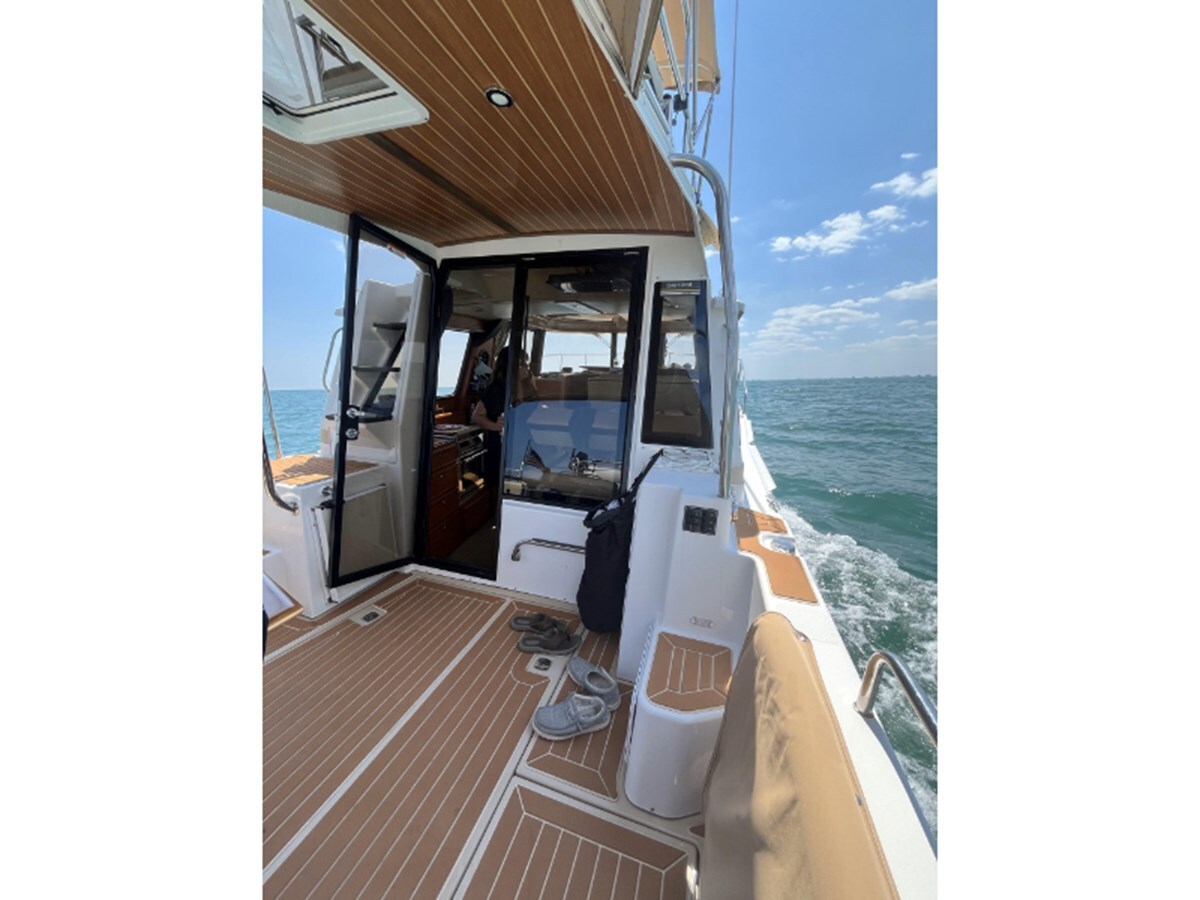 2019-ranger-tugs-33-4-00749c