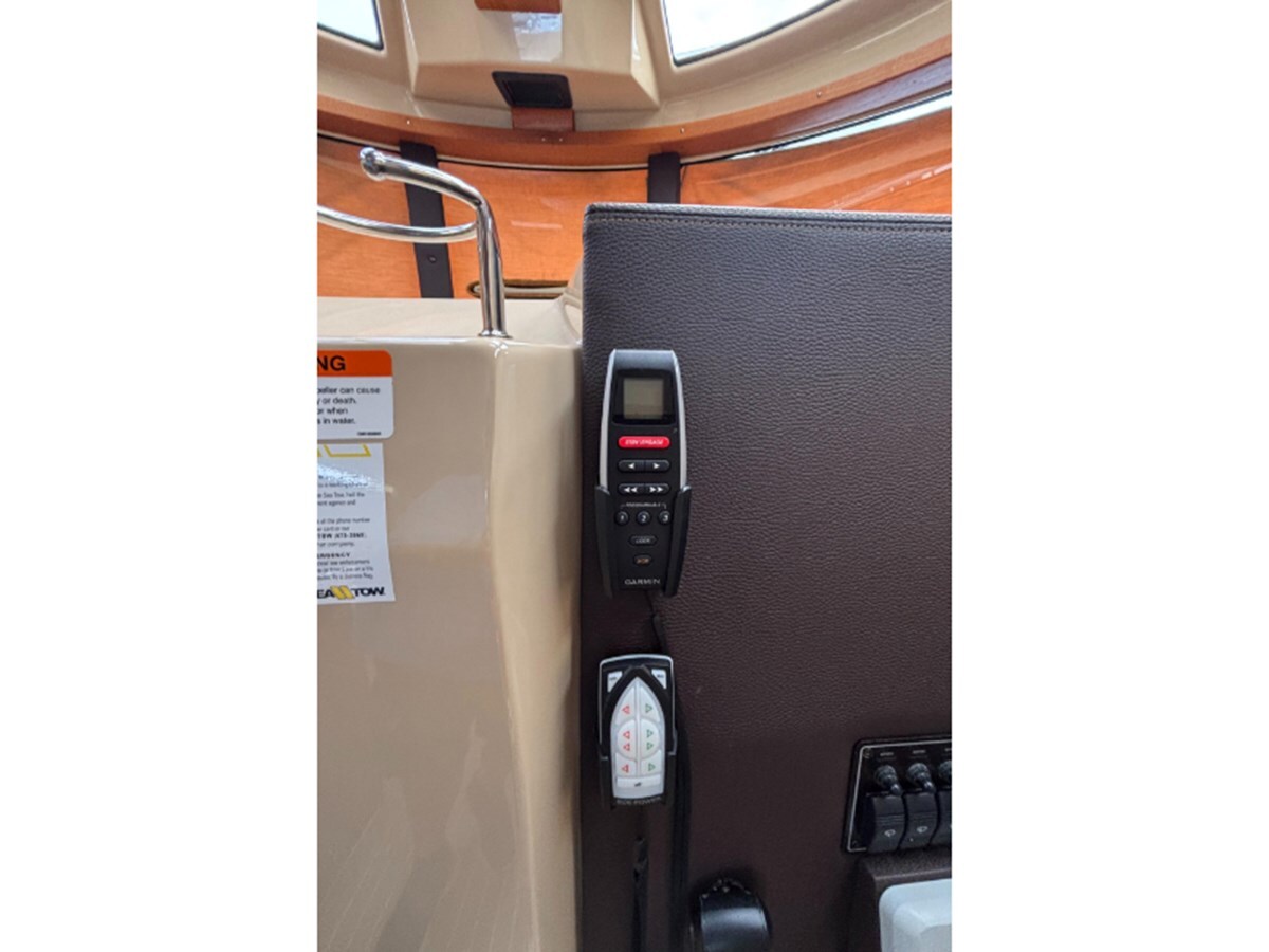 2019-ranger-tugs-33-4-00749c