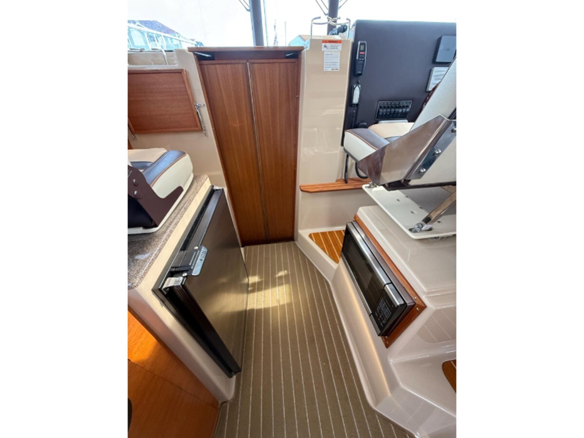 2019-ranger-tugs-33-4-00749c