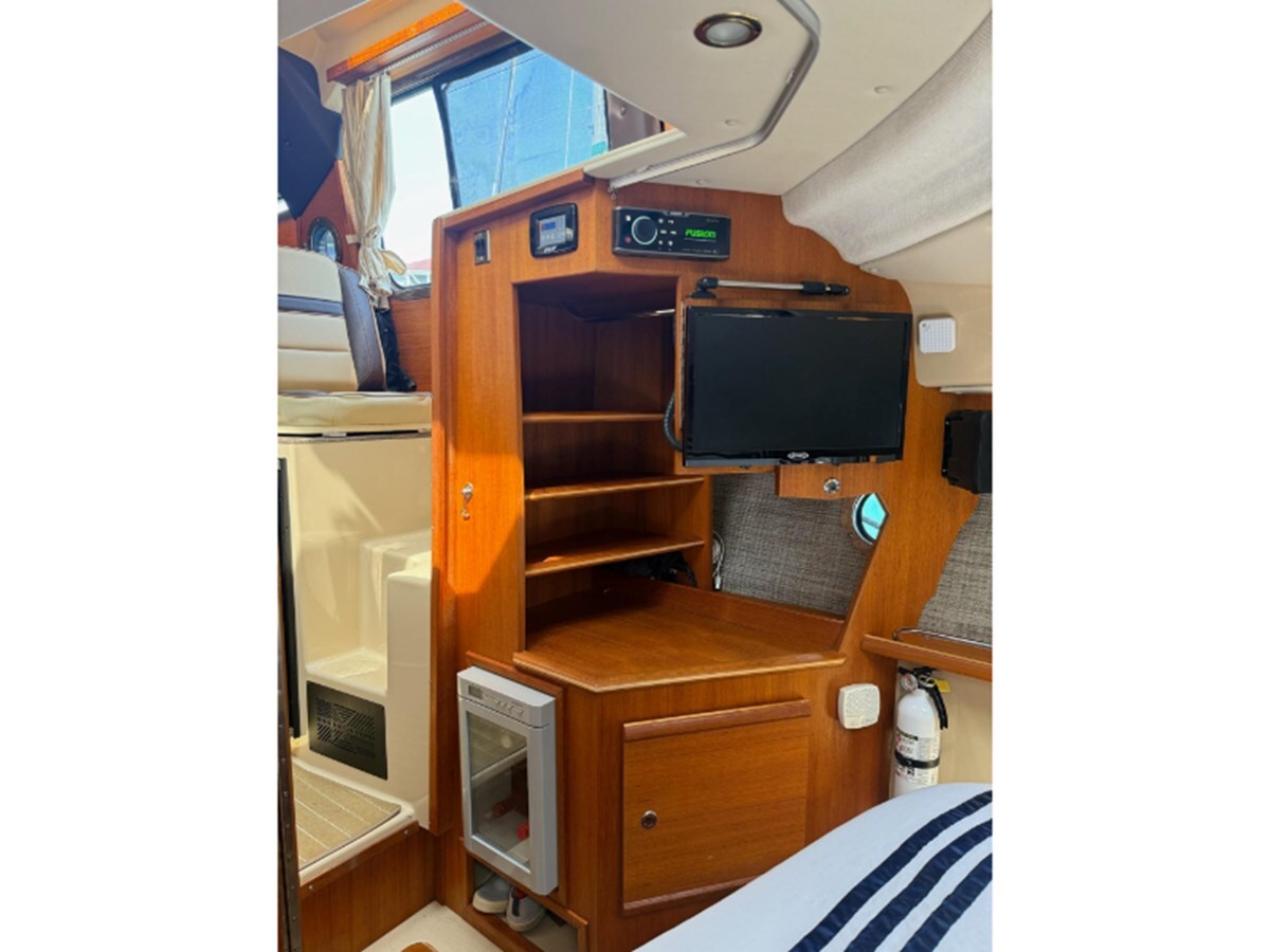 2019-ranger-tugs-33-4-00749c