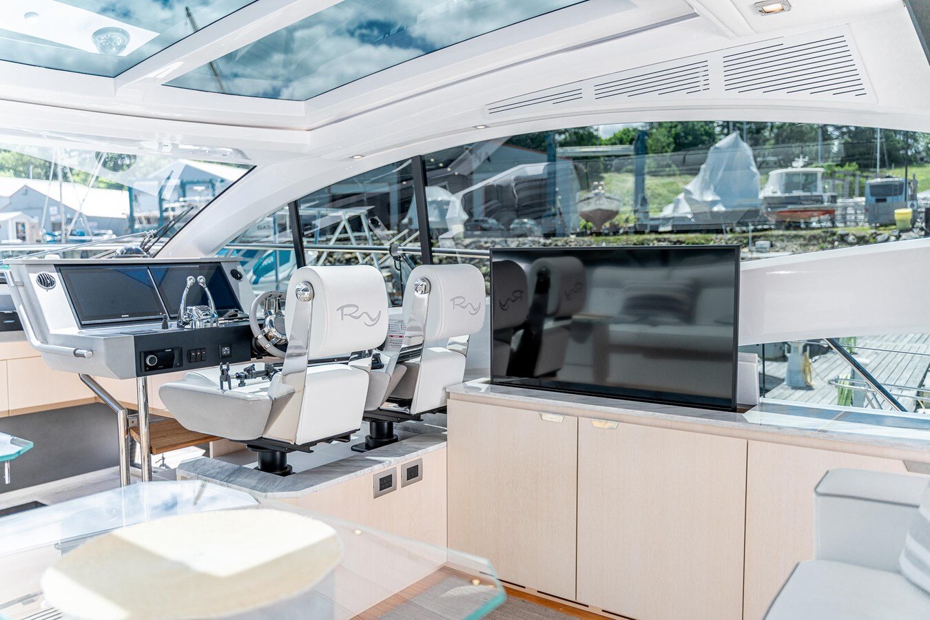 2019-rio-yachts-61-a70bc6