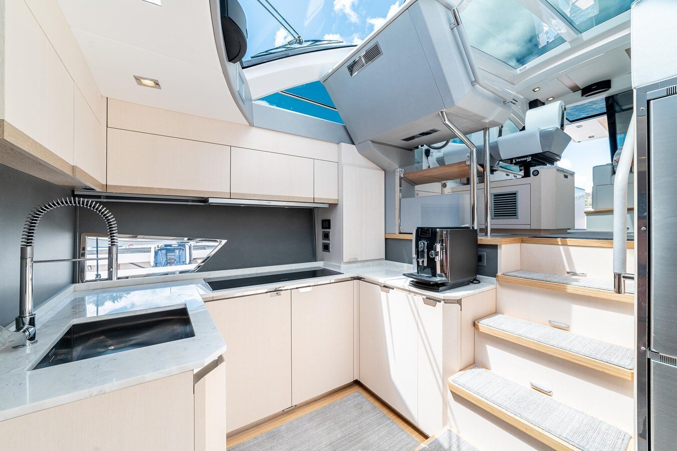 2019-rio-yachts-61-a70bc6