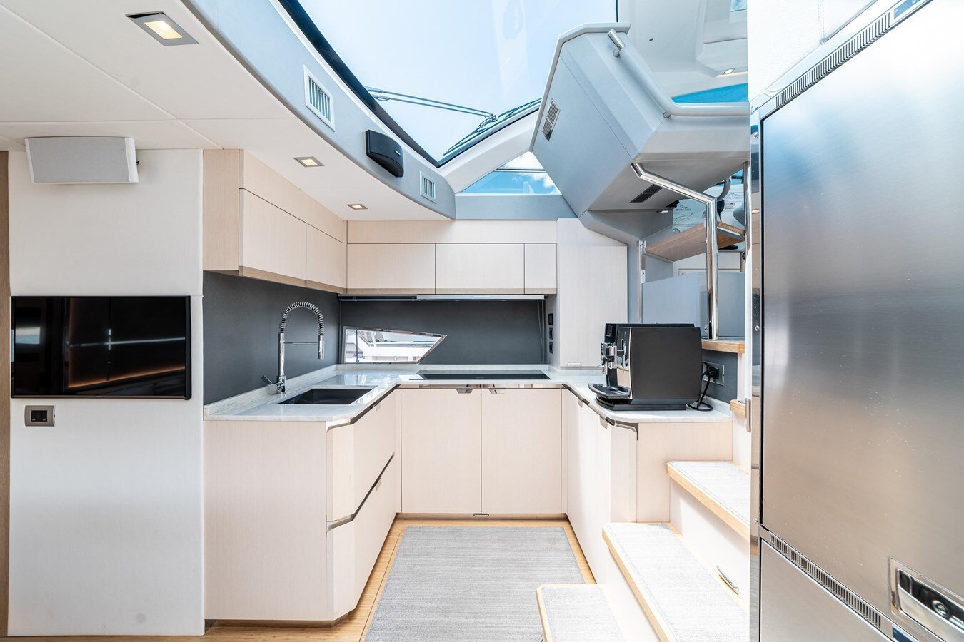 2019-rio-yachts-61-a70bc6